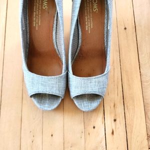 Toms size 6.5 gray wedge sandle